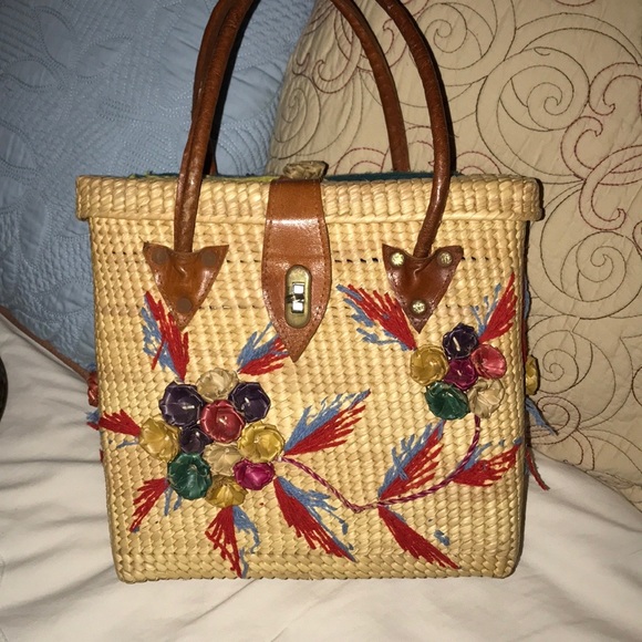 Handbags - Vtg 1970s Handwoven Boho Straw Floral Handbag
